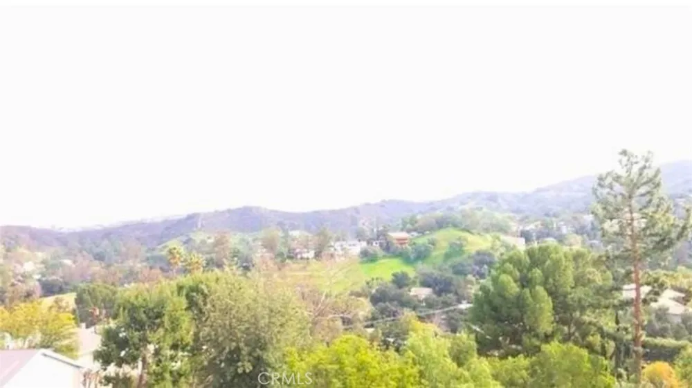 4525 Ensenada Woodland Hills, CA 91307