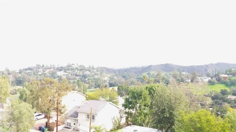 4525 Ensenada Woodland Hills, CA 91307