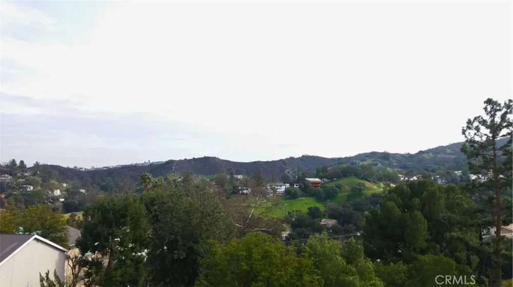 4525 Ensenada Woodland Hills, CA 91307