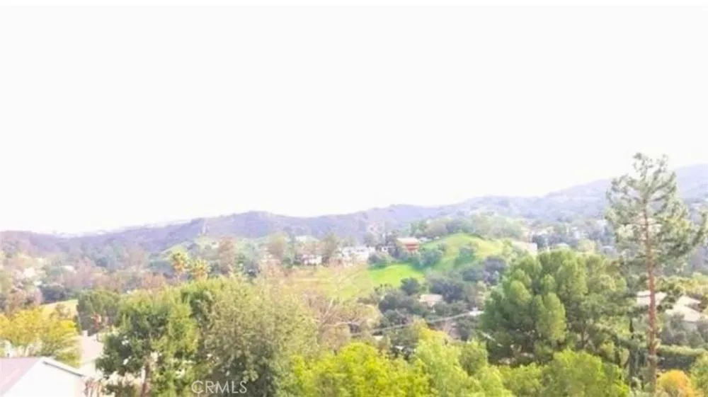 4525 Ensenada Woodland Hills, CA 91307