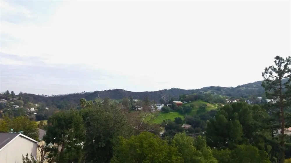 4525 Ensenada Woodland Hills, CA 91307