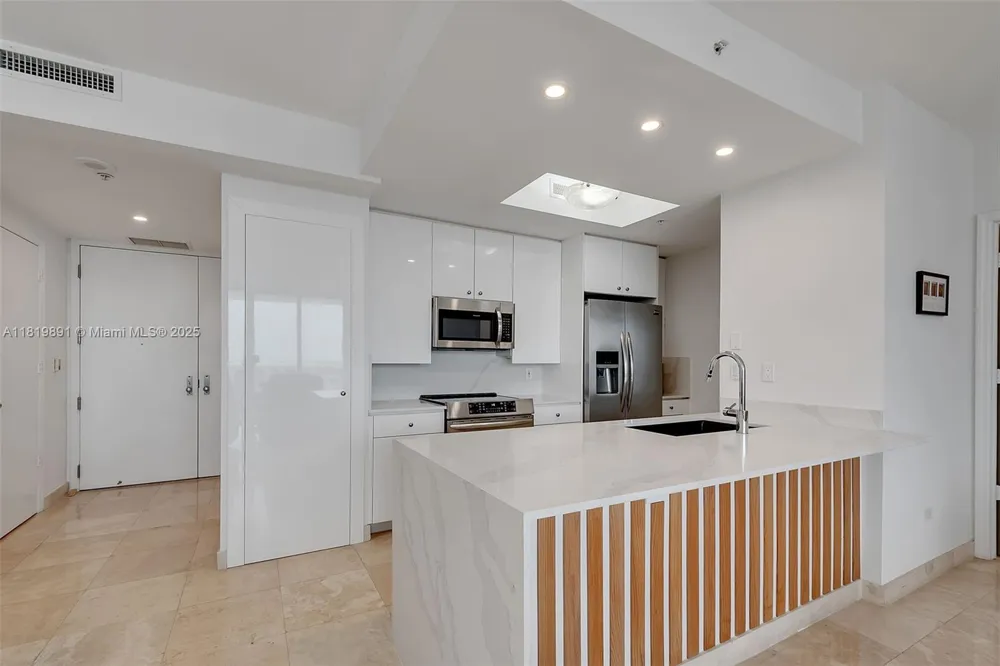848 Brickell Key Dr #1803 Miami, FL 33131