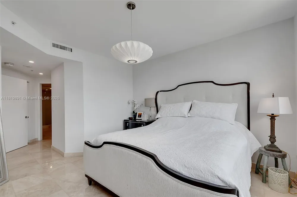 848 Brickell Key Dr #1803 Miami, FL 33131
