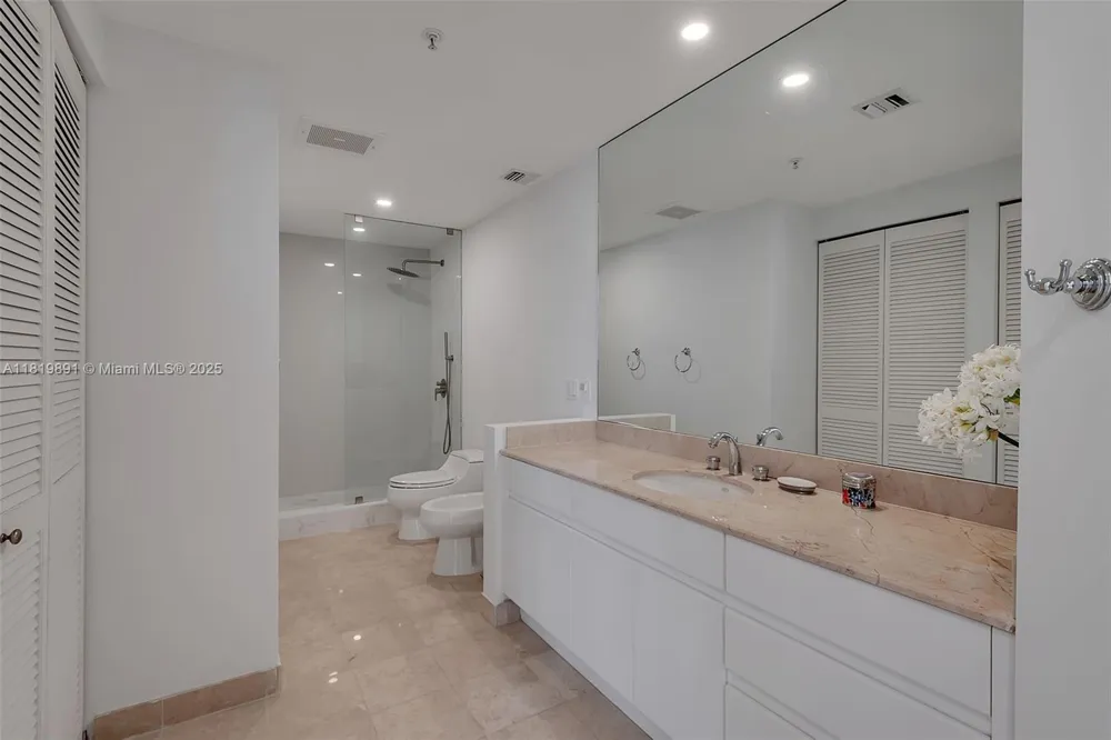848 Brickell Key Dr #1803 Miami, FL 33131