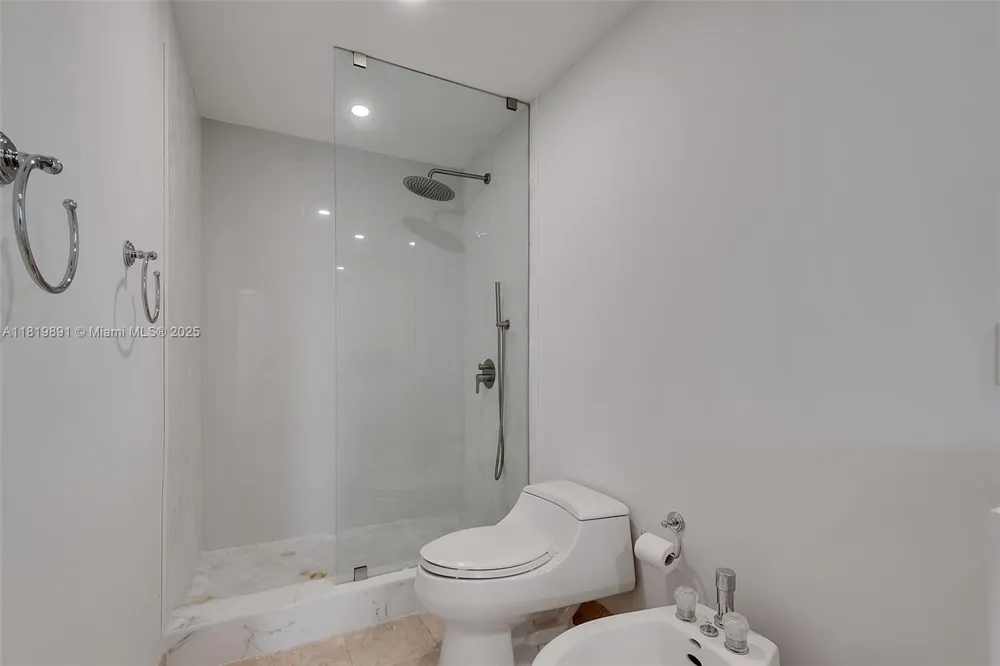 848 Brickell Key Dr #1803 Miami, FL 33131