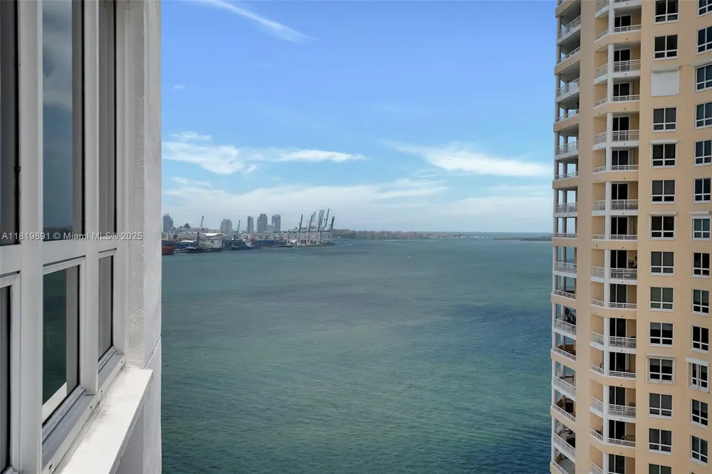 848 Brickell Key Dr #1803 Miami, FL 33131