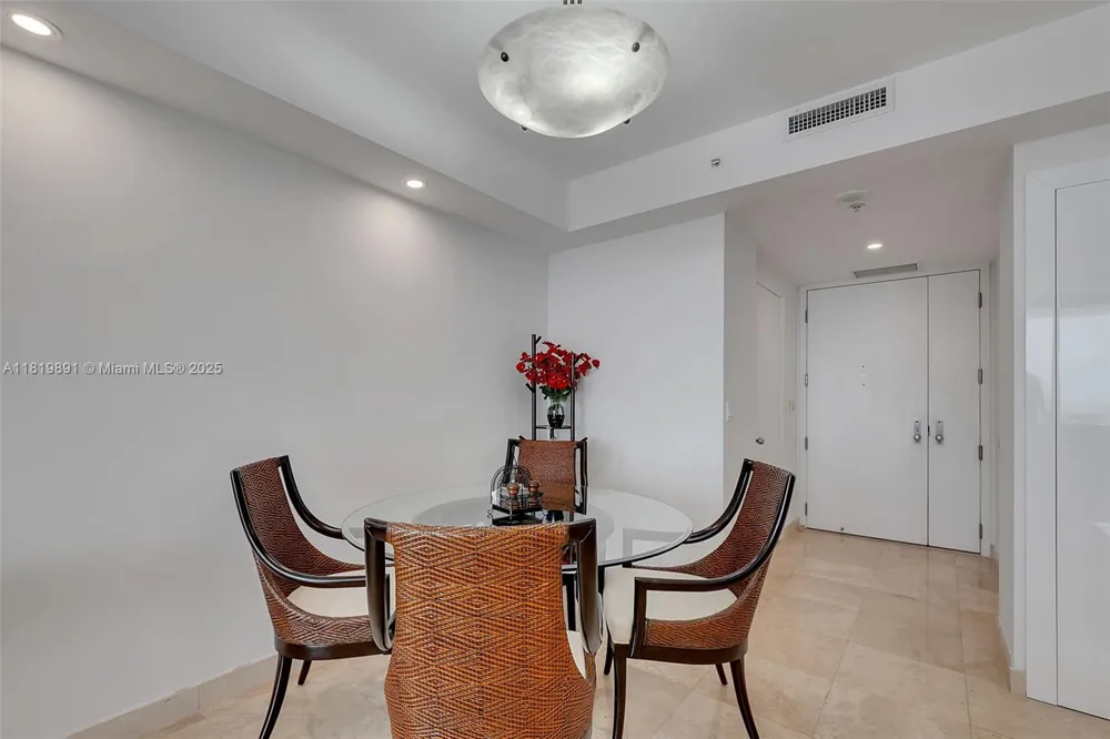 848 Brickell Key Dr #1803 Miami, FL 33131