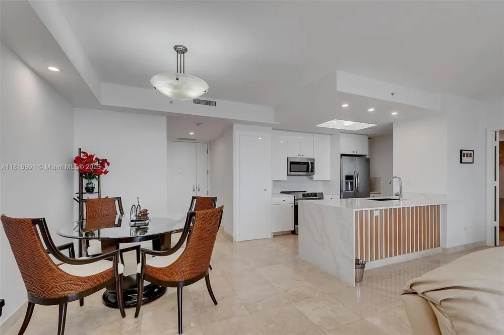 848 Brickell Key Dr #1803 Miami, FL 33131