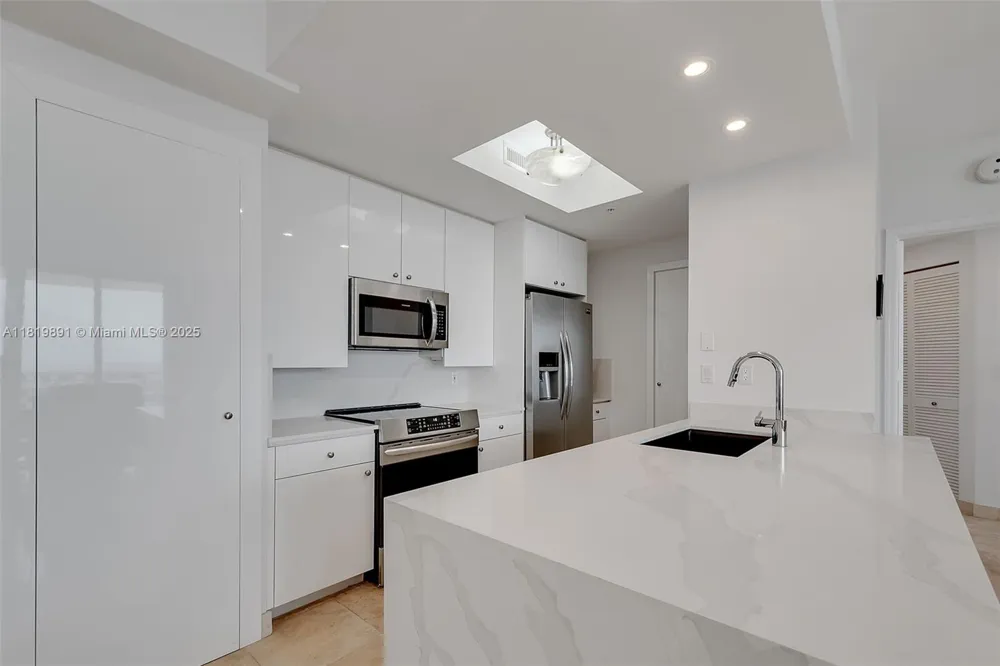 848 Brickell Key Dr #1803 Miami, FL 33131