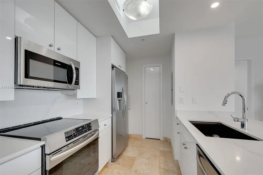 848 Brickell Key Dr #1803 Miami, FL 33131
