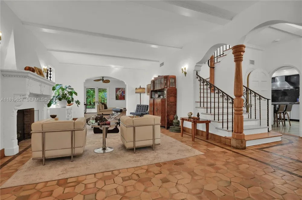 2050 Alton Rd Miami Beach, FL 33140
