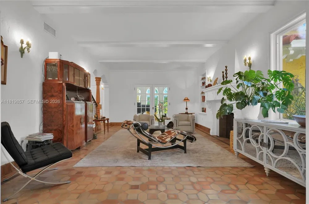 2050 Alton Rd Miami Beach, FL 33140