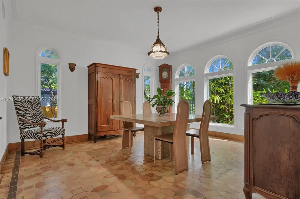 2050 Alton Rd Miami Beach, FL 33140
