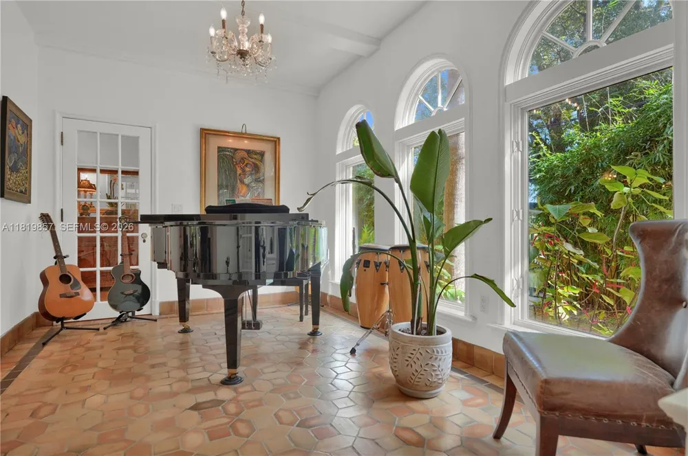 2050 Alton Rd Miami Beach, FL 33140