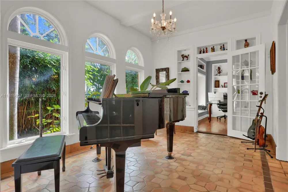 2050 Alton Rd Miami Beach, FL 33140