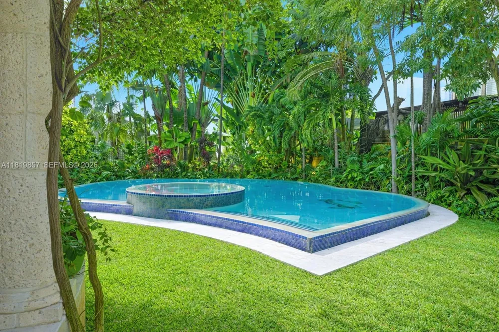 2050 Alton Rd Miami Beach, FL 33140