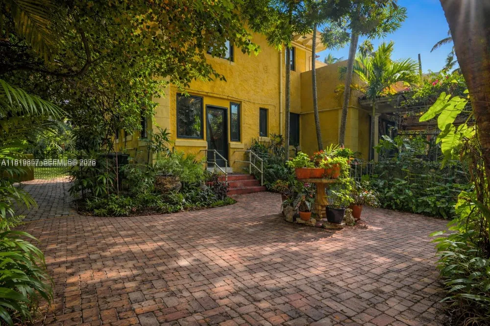 2050 Alton Rd Miami Beach, FL 33140