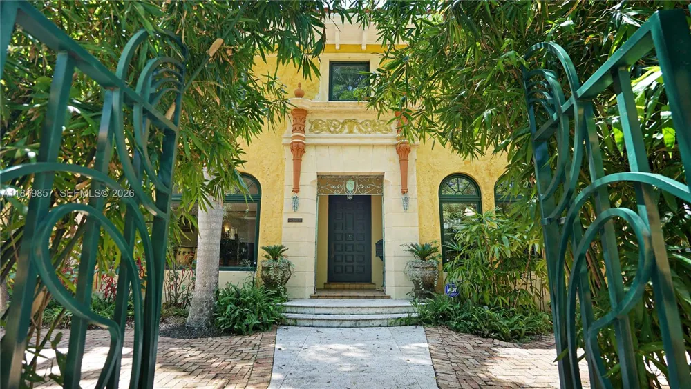 2050 Alton Rd Miami Beach, FL 33140