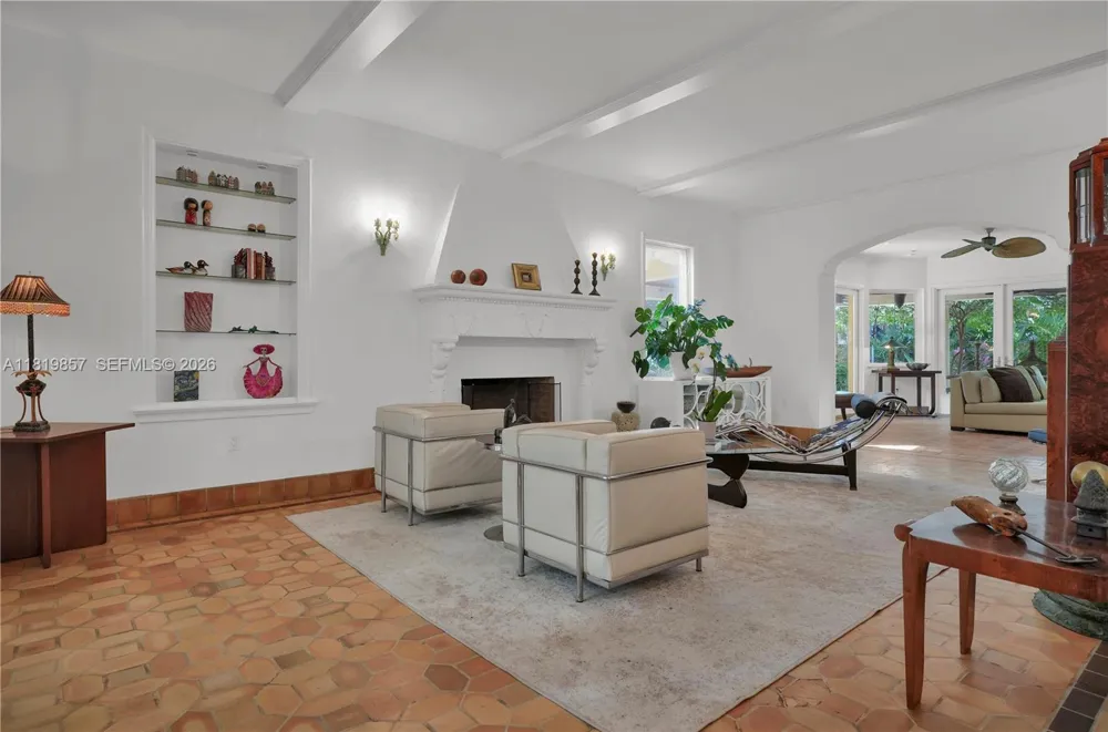 2050 Alton Rd Miami Beach, FL 33140