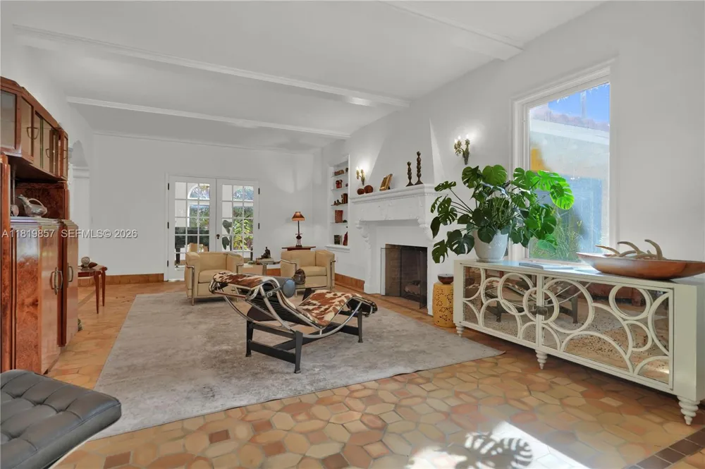 2050 Alton Rd Miami Beach, FL 33140