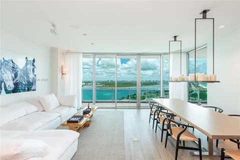 10295 Collins Ave #2506