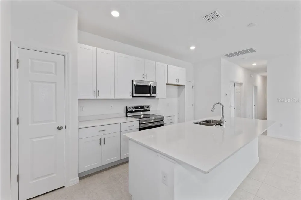 1194 ATLANTIC AVENUE Fruitland Park, FL 34731