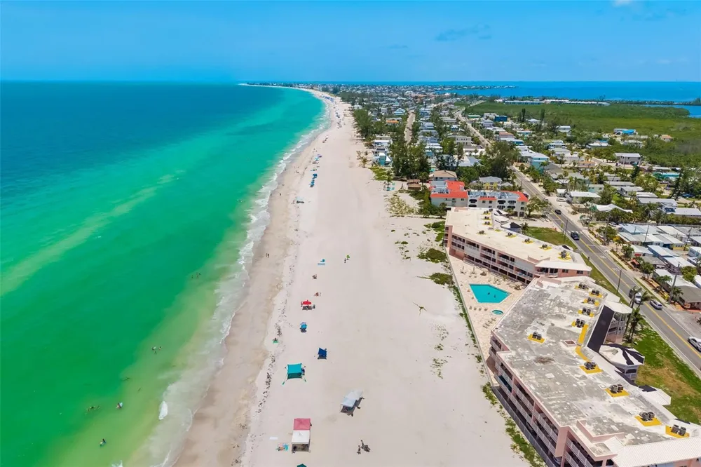 2513 AVENUE B #B Bradenton Beach, FL 34217
