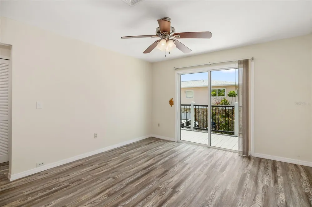 2513 AVENUE B #B Bradenton Beach, FL 34217
