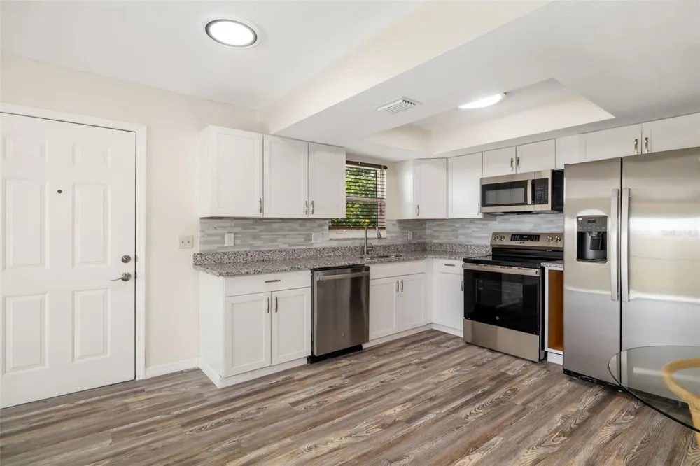 2513 AVENUE B #B Bradenton Beach, FL 34217