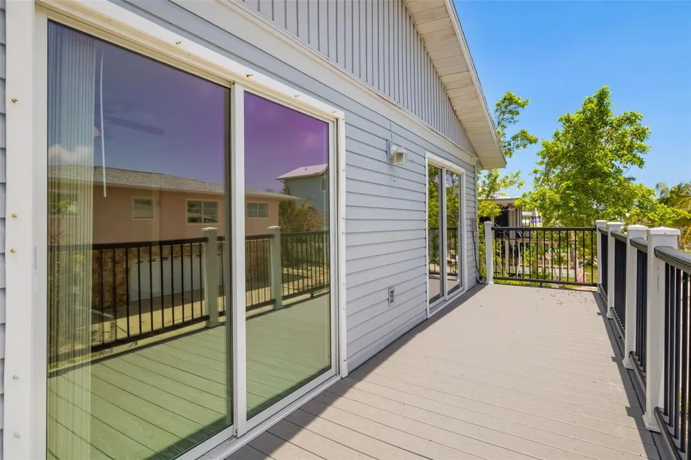 2513 AVENUE B #B Bradenton Beach, FL 34217