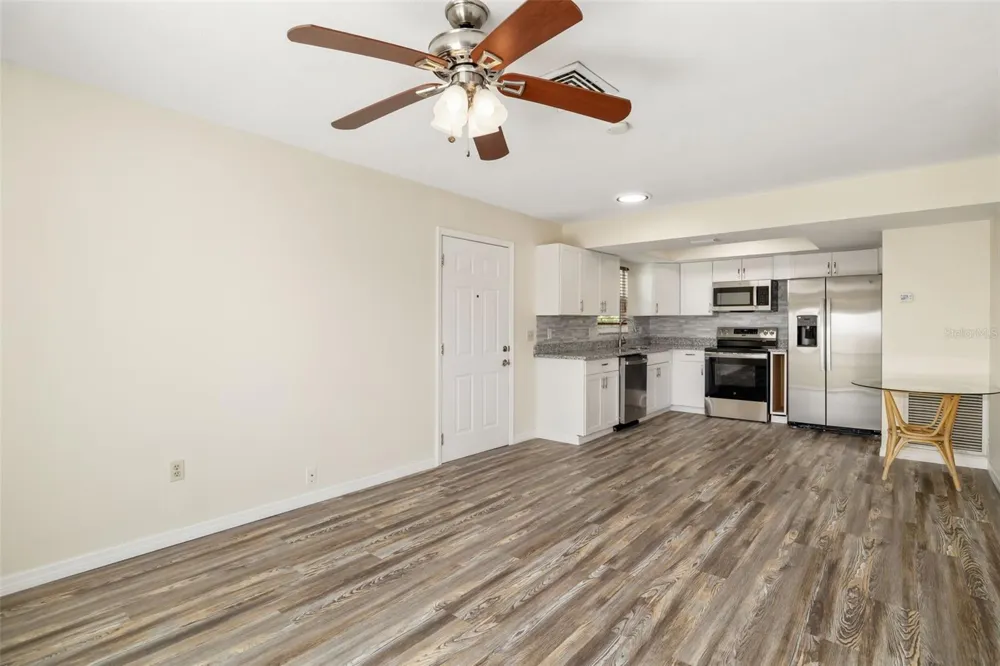 2513 AVENUE B #B Bradenton Beach, FL 34217