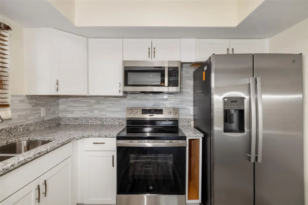 2513 AVENUE B #B Bradenton Beach, FL 34217