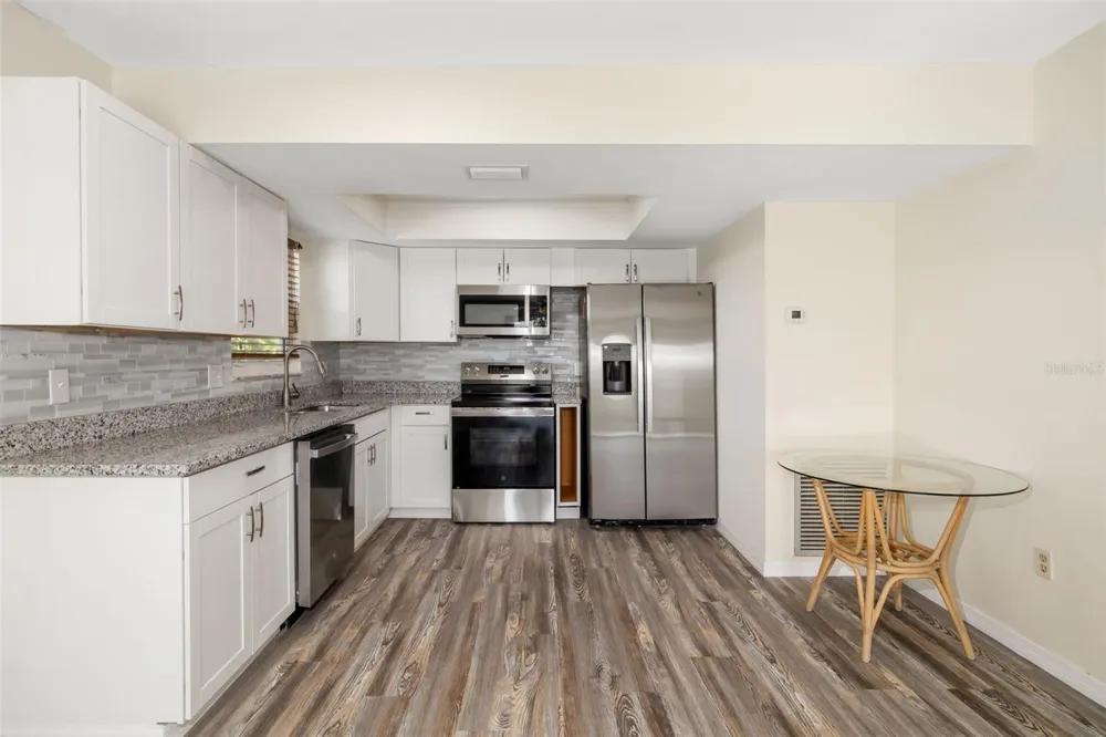 2513 AVENUE B #B Bradenton Beach, FL 34217