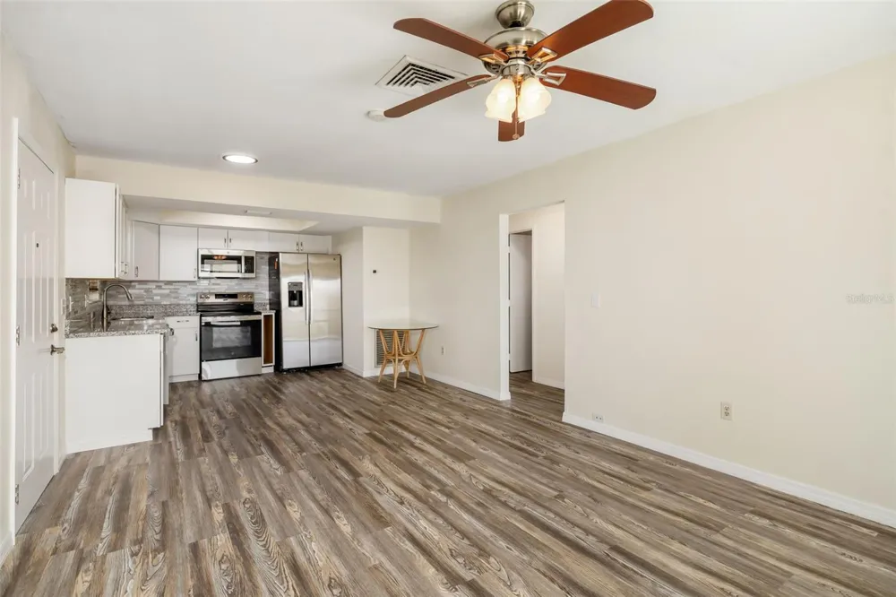 2513 AVENUE B #B Bradenton Beach, FL 34217