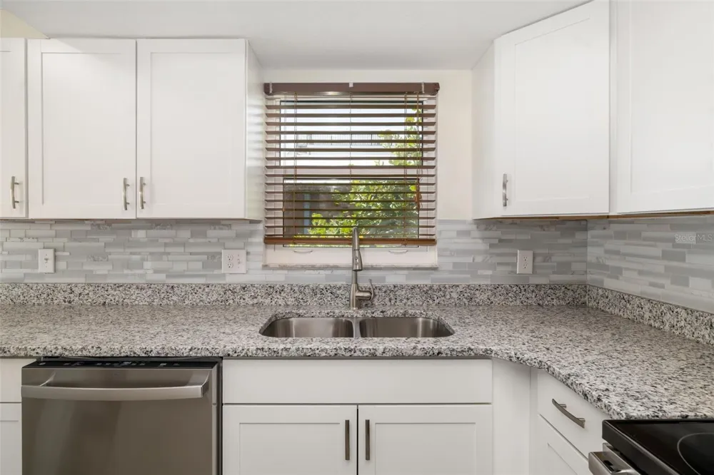 2513 AVENUE B #B Bradenton Beach, FL 34217