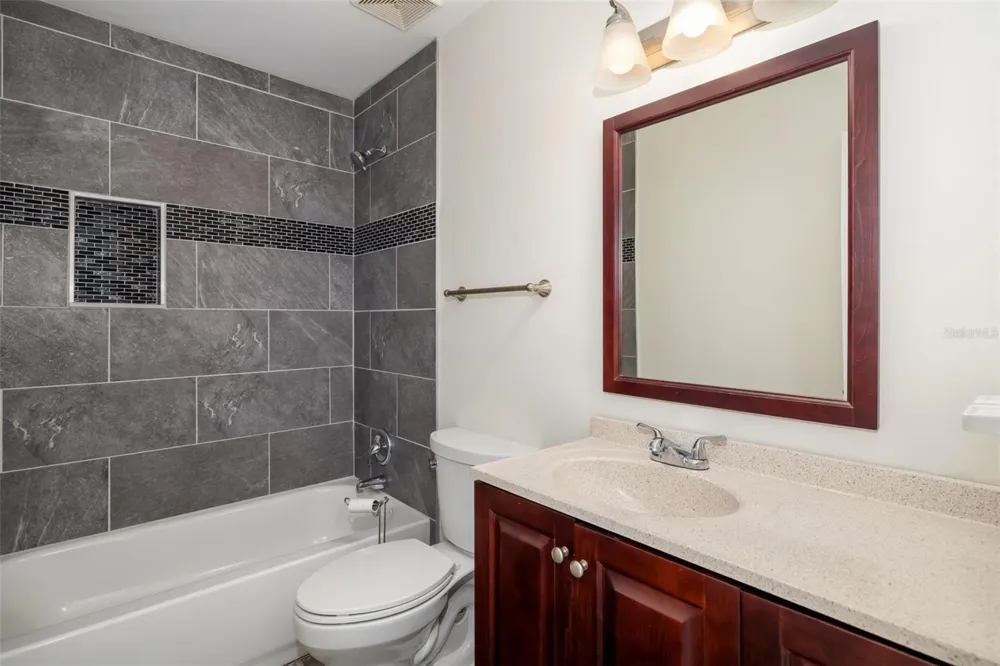 2513 AVENUE B #B Bradenton Beach, FL 34217