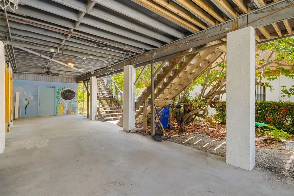 2513 AVENUE B #B Bradenton Beach, FL 34217