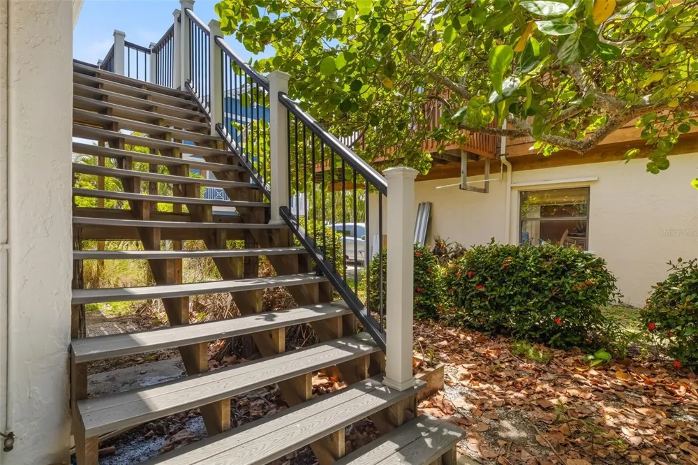2513 AVENUE B #B Bradenton Beach, FL 34217