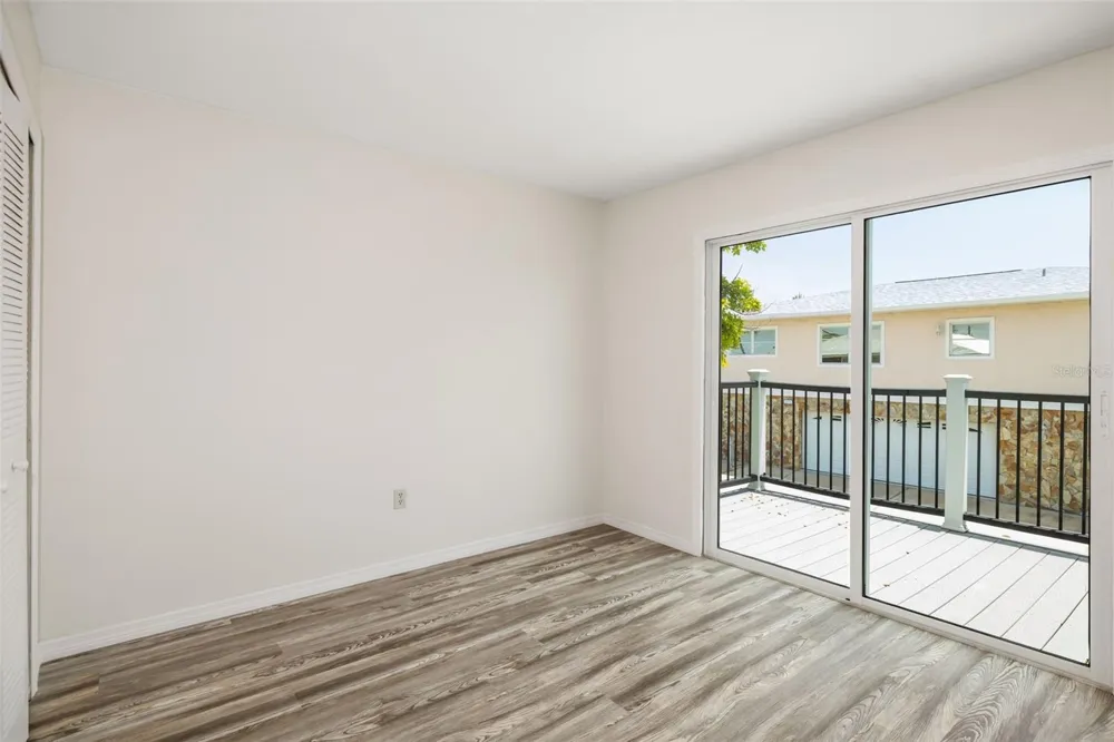 2513 AVENUE B #B Bradenton Beach, FL 34217