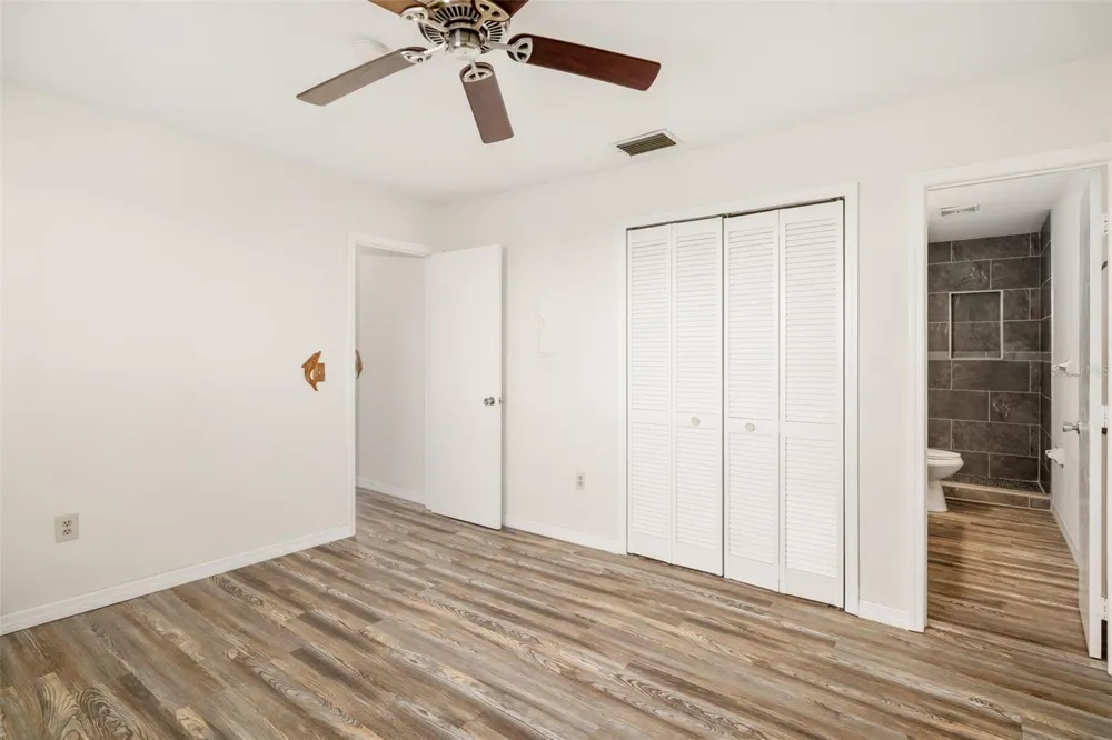 2513 AVENUE B #B Bradenton Beach, FL 34217