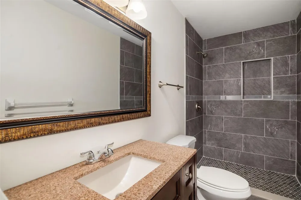 2513 AVENUE B #B Bradenton Beach, FL 34217