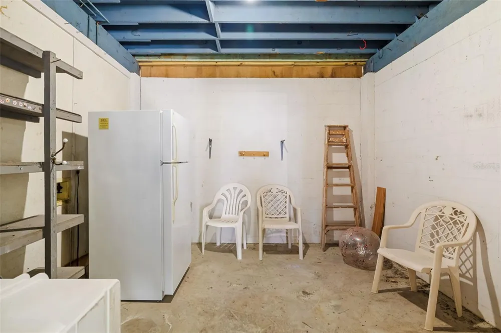 2513 AVENUE B #B Bradenton Beach, FL 34217