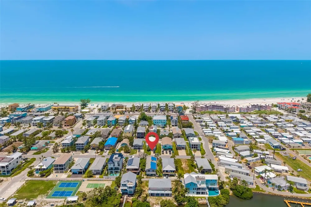 2513 AVENUE B #B Bradenton Beach, FL 34217