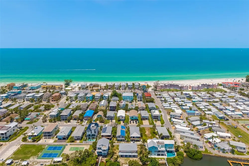 2513 AVENUE B #B Bradenton Beach, FL 34217