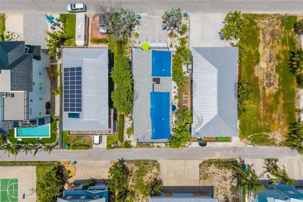 2513 AVENUE B #B Bradenton Beach, FL 34217