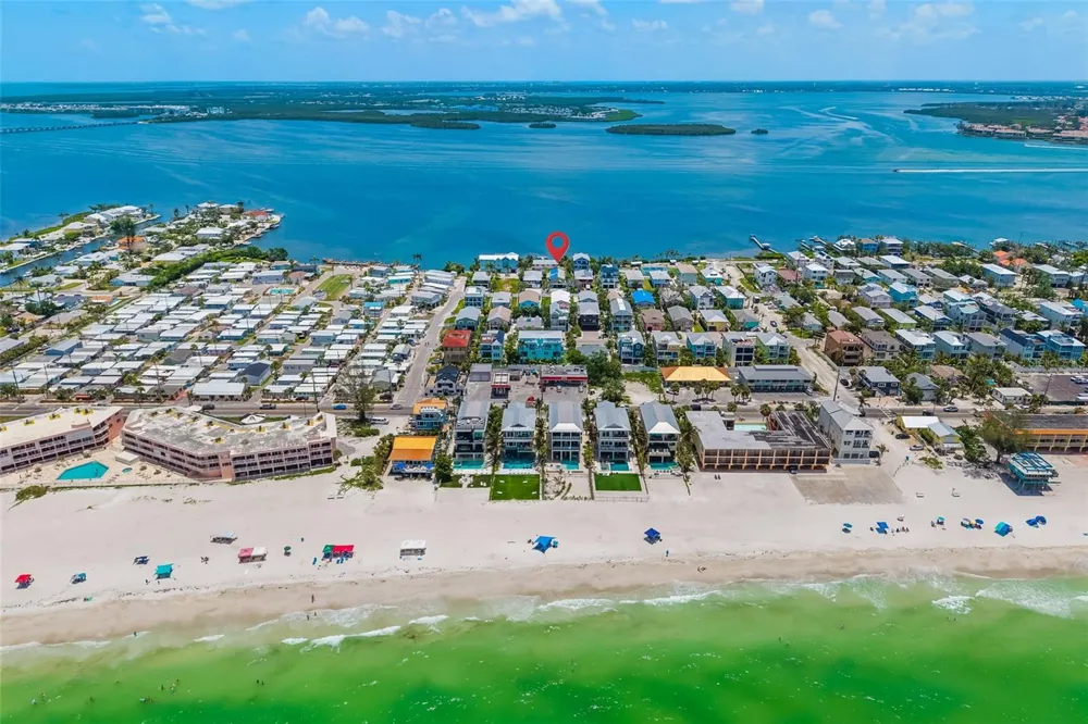 2513 AVENUE B #B Bradenton Beach, FL 34217