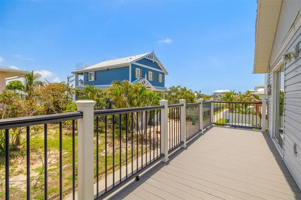 2513 AVENUE B #B Bradenton Beach, FL 34217