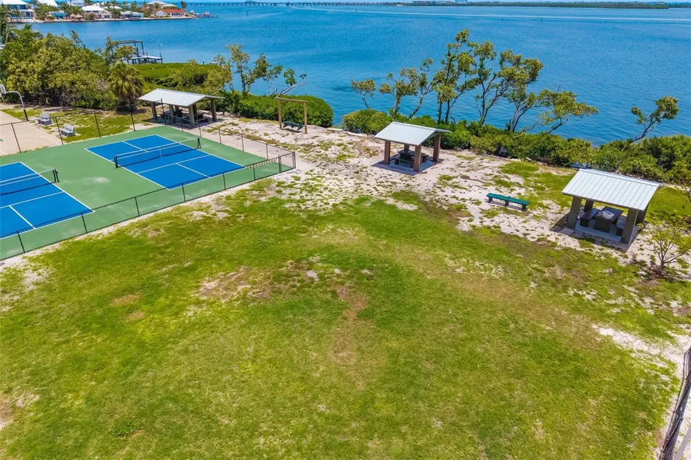 2513 AVENUE B #B Bradenton Beach, FL 34217