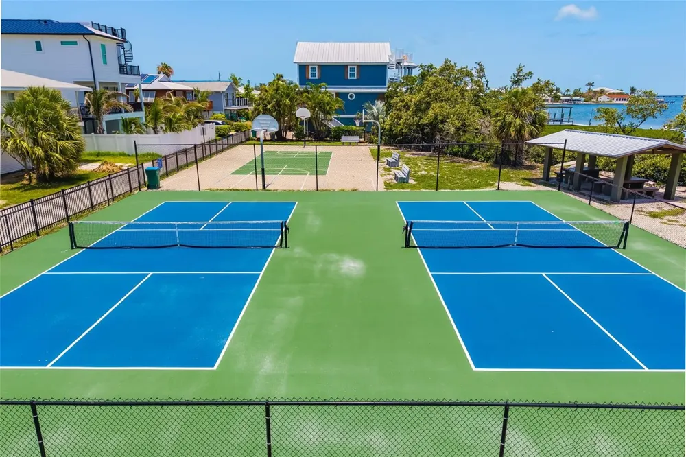 2513 AVENUE B #B Bradenton Beach, FL 34217