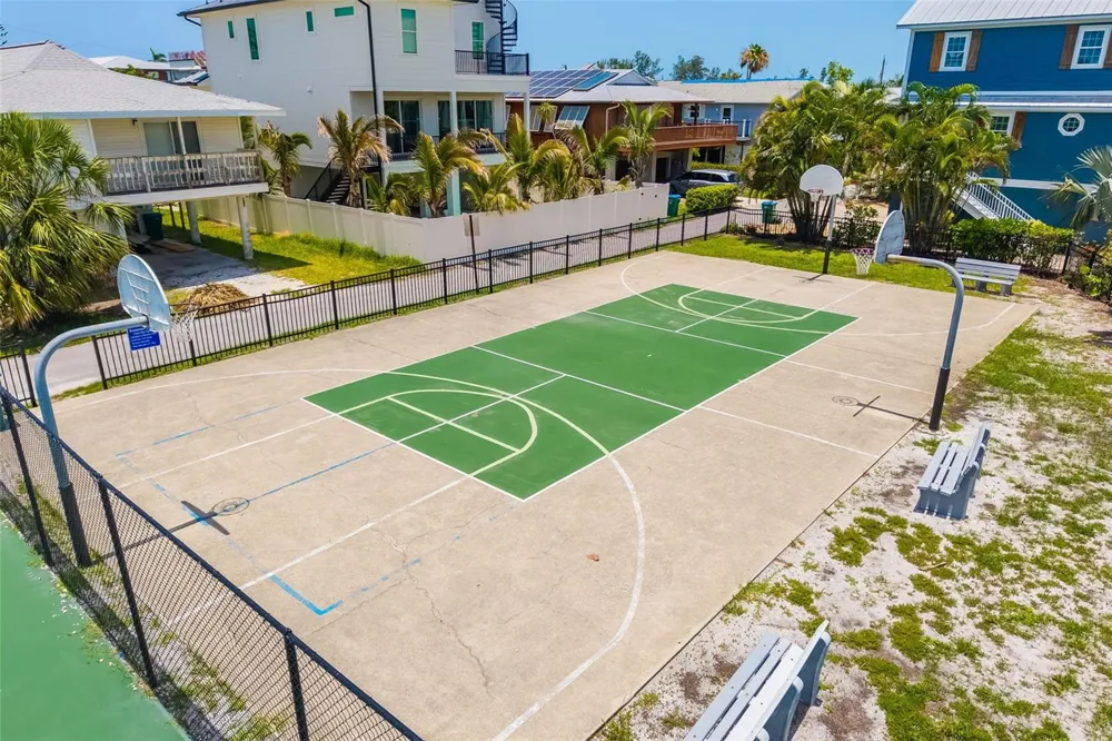 2513 AVENUE B #B Bradenton Beach, FL 34217